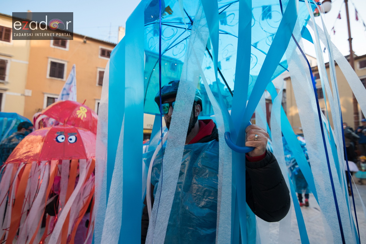 Zadarski karneval 2018: Povorka maškaranih skupina od Gradskih vrata preko Foruma do Narodnog trga Zadarski karneval 2018: Povorka maškaranih skupina od Gradskih vrata preko Foruma do Narodnog trga
