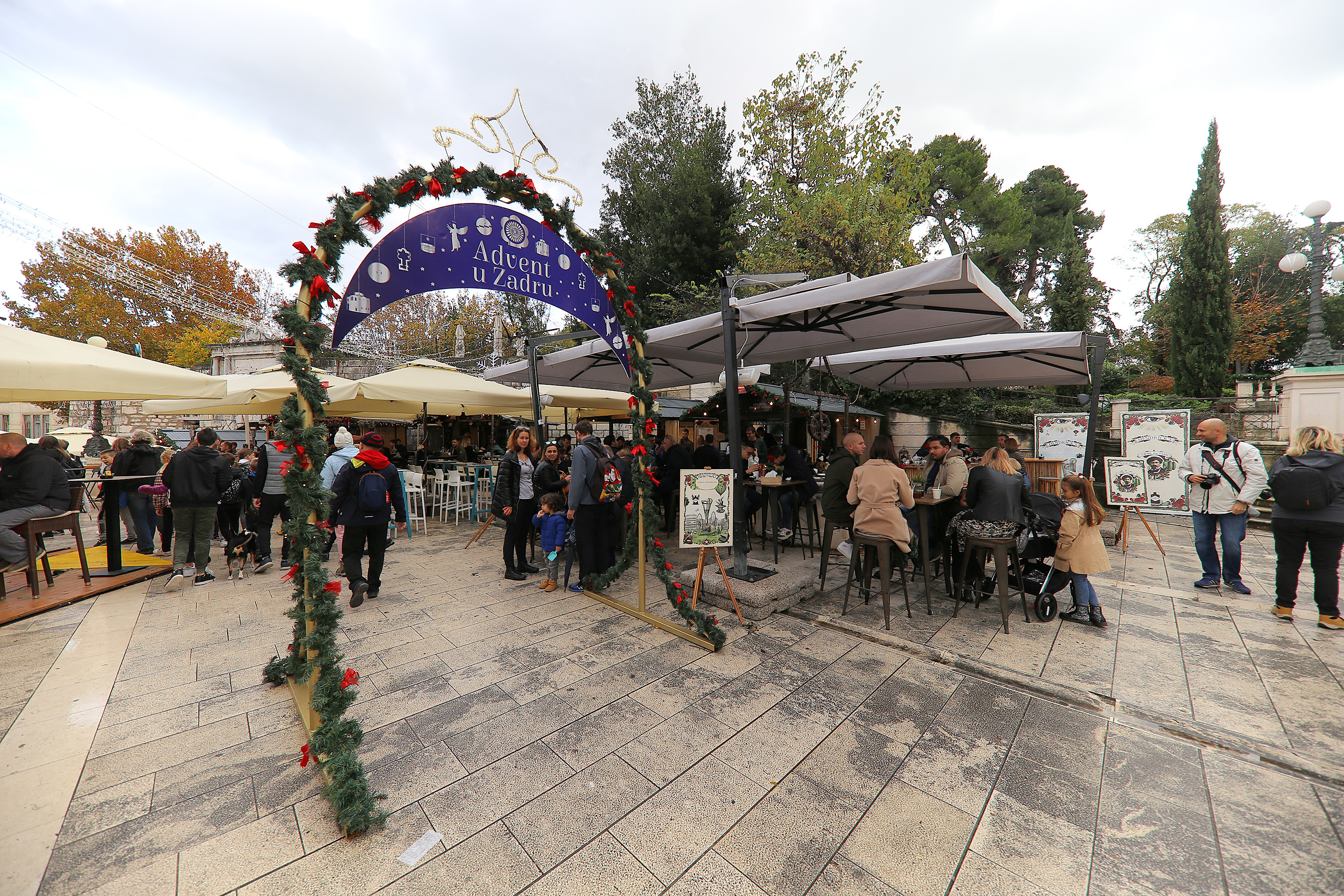 Adventske kućice su otvorile vrata, gastro ponuda je bolja i raznovrsnija nego ikad
