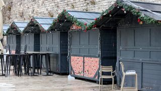 Uklanjaju se adventske kućice, adventska kućica