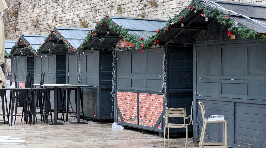 Uklanjaju se adventske kućice, adventska kućica Uklanjaju se adventske kućice, adventska kućica