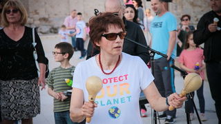 Glazbeno scenski nastup “Iskra ljubavi za mir” i grupna meditacija na Forumu