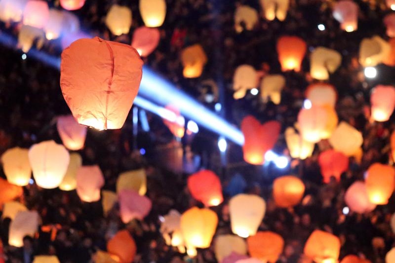 Na tržnici Dolac održan je peti performans Kapulica & Lampioni.  Foto: PIXSELL