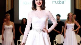 U vjenčanicama koje je dizajnirala Matija Vujica kozmetičku liniju su predstavile Renata Sopek. Natali Dizdar, Tatjana Jurić, Vanna i Lana Jurčević U vjenčanicama koje je dizajnirala Matija Vujica kozmetičku liniju su predstavile Renata Sopek. Natali Dizdar, Tatjana Jurić, Vanna i Lana Jurčević