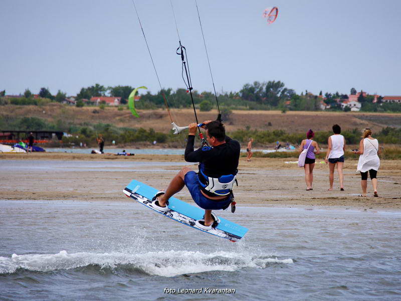Kite surferi guštaju u Ninu