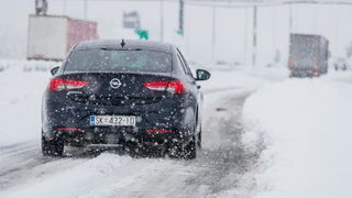 U Lici pada gusti snijeg, zimski uvjeti na cestama U Lici pada gusti snijeg, zimski uvjeti na cestama
