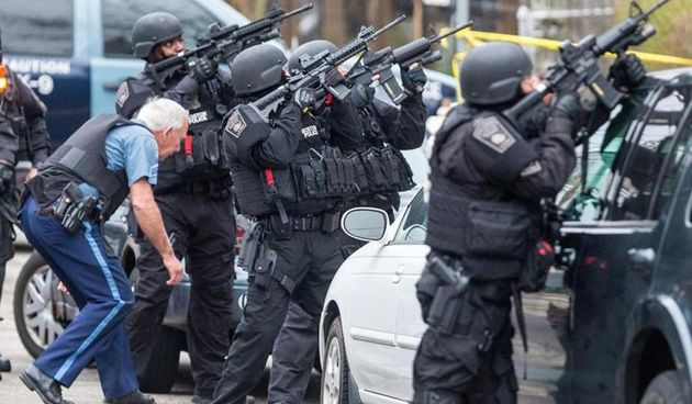 Specijalci u lovu na bombaša, foto: Aram Boghosian / Boston Globe