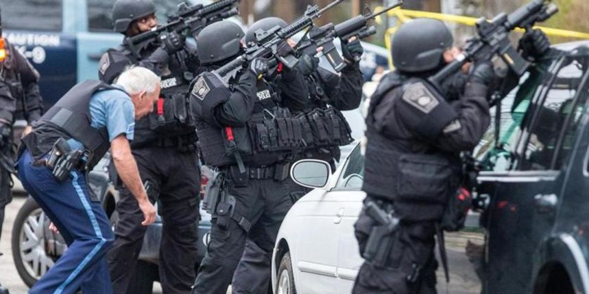 Specijalci u lovu na bombaša, foto: Aram Boghosian / Boston Globe Specijalci u lovu na bombaša, foto: Aram Boghosian / Boston Globe