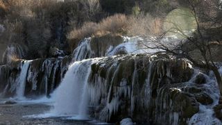Ledena zimska idila na slapovima Krke Ledena zimska idila na slapovima Krke