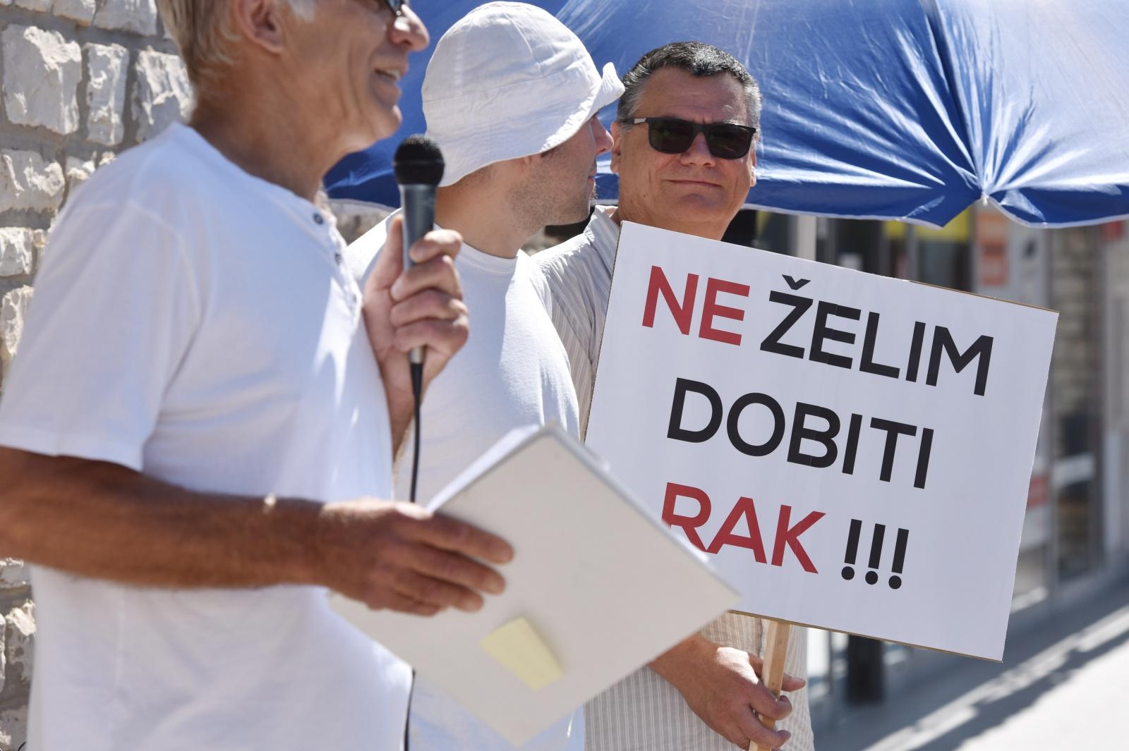 ‘Ne želim dobiti rak!’ Mještani prosvjedovali protiv postavljanja bazne stanice Tele 2