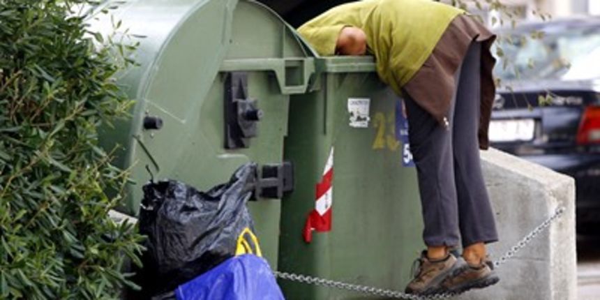 Kopanje po kontejneru (Foto: Cropix) Kopanje po kontejneru (Foto: Cropix)