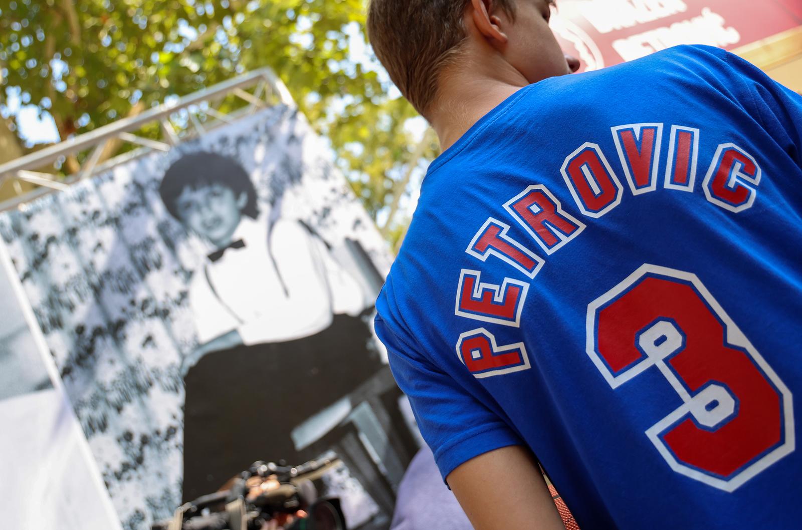 Druženje s košakašima povodom 60. rođendana Dražena Petrovića Druženje s košakašima povodom 60. rođendana Dražena Petrovića