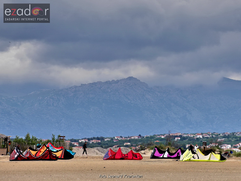 Kiteri guštali u refulima ninske bure Kiteri guštali u refulima ninske bure