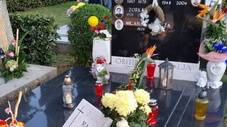 Uoči blagdana Svih svetih brojni su Zadrani posjetili Gradsko groblje i uredili počivališta najmilijih i okitili ih cvijećem, Foto: M. Malik Uoči blagdana Svih svetih brojni su Zadrani posjetili Gradsko groblje i uredili počivališta najmilijih i okitili ih cvijećem, Foto: M. Malik