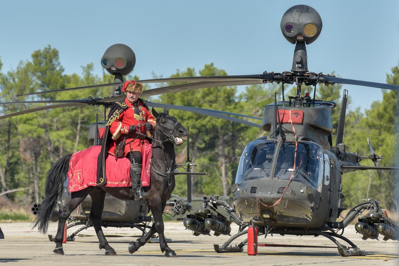 Svečanost povodom završetka obuke pilota na helikopterima OH-58D Kiowa Warrior Svečanost povodom završetka obuke pilota na helikopterima OH-58D Kiowa Warrior