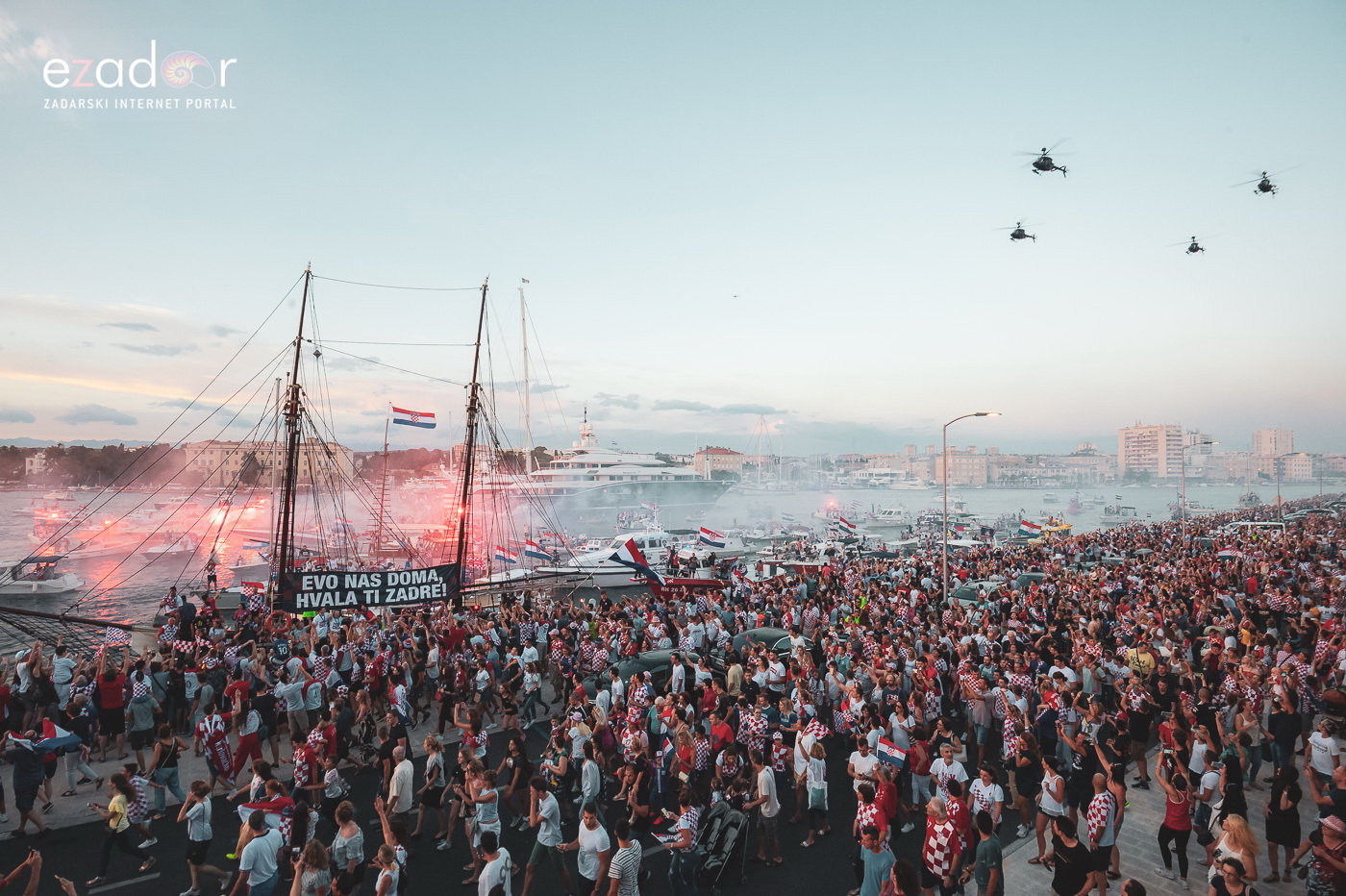 Zadar priredio čudesan doček svojim Vatrenim herojima (1)