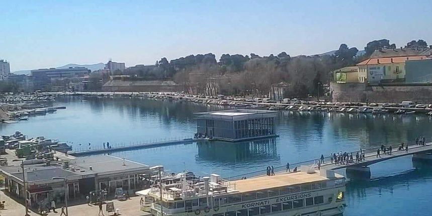 BMW paviljon na pontonu u Jazinama BMW paviljon na pontonu u Jazinama