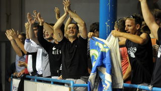 Zadar, 230912
Dvorana Jazine.
Humanitarna utakmica “Za Stephanie smo vratili kosarku u Jazine” na kojoj su nastupile brojne bivse zvijezde KK Zadra poput Dina Radje, Arijana Komazeca, Gordana Giriceka i drugih.
Na fotografiji: detalj s dogadjaja
Foto: Lu Zadar, 230912
Dvorana Jazine.
Humanitarna utakmica “Za Stephanie smo vratili kosarku u Jazine” na kojoj su nastupile brojne bivse zvijezde KK Zadra poput Dina Radje, Arijana Komazeca, Gordana Giriceka i drugih.
Na fotografiji: detalj s dogadjaja
Foto: Lu