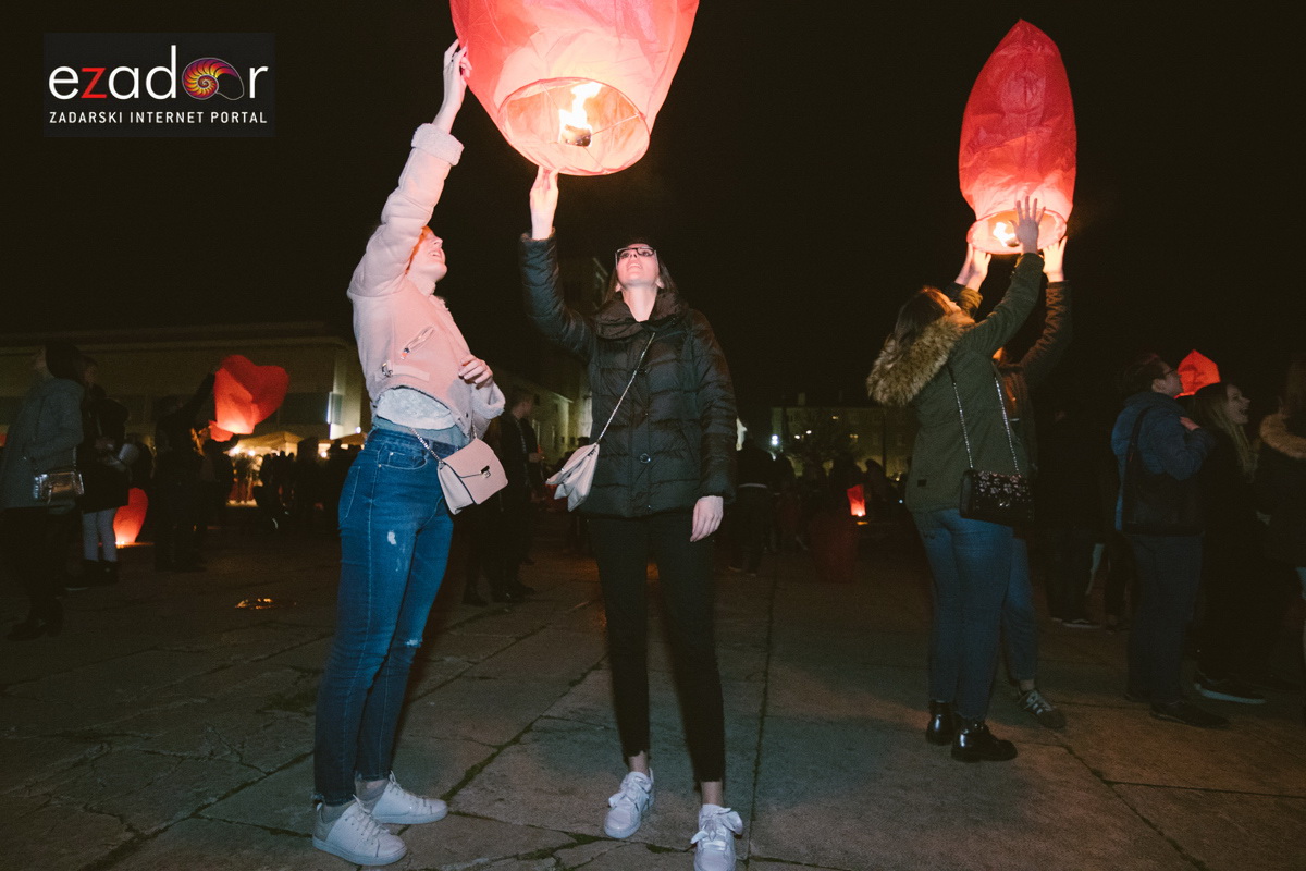 Humanitarni svjetlosni spektakl “Zaželi ljubav 2018.” @ Forum