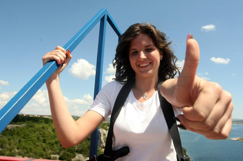 28.6.2014., Maslenica – Gimnasticar Marijo Moznik otvorio je sezonu bungee skokova s Maslenickog mosta. On je izveo dvostruki salto s uronom u more. Photo: Dino Stanin/PIXSELL