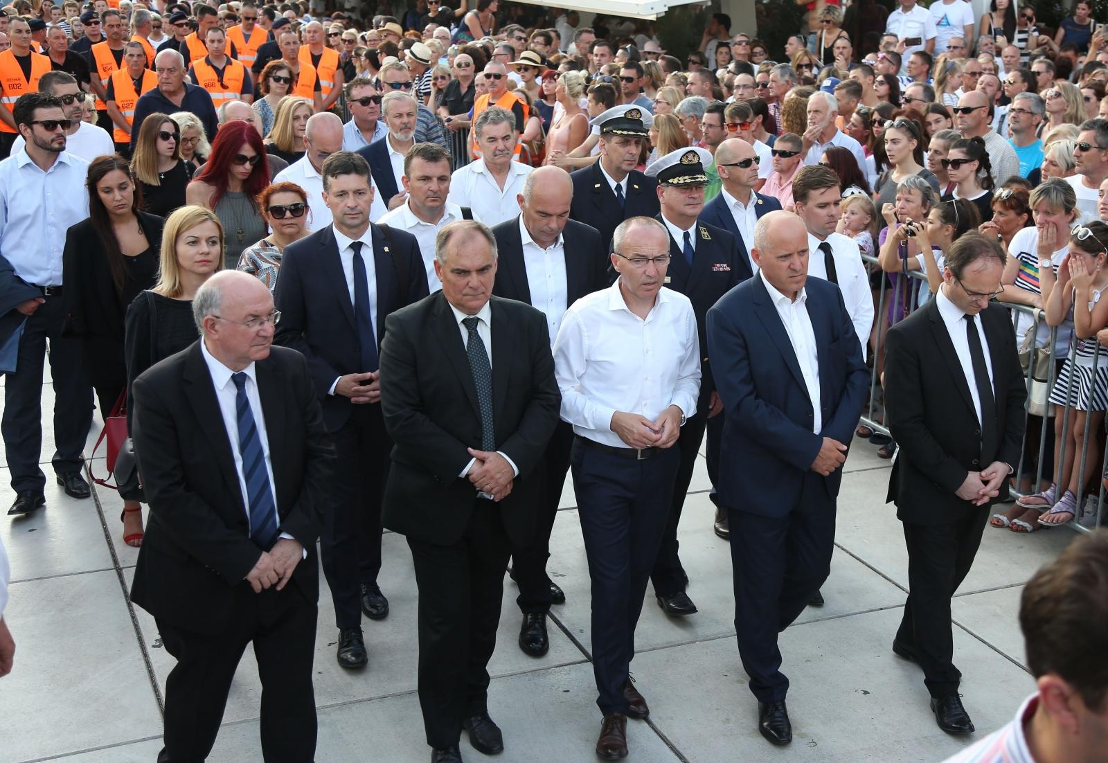 Split dostojanstveno na posljednju plovidbu ispratio legendu Olivera Dragojevića