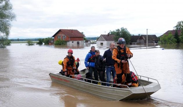 Rajevo Selo – Slavonska sela pogodila poplava nezapamcenih razmjera, nasip koji je u poslijepodnevnim satima popustio poplavio je cijelo Rajevo Selo te jos nekoliko okolnih sela iz kojih je do sada evakuirano oko 400 ljudi. Photo: Goran Ferbezar/PIXSELL