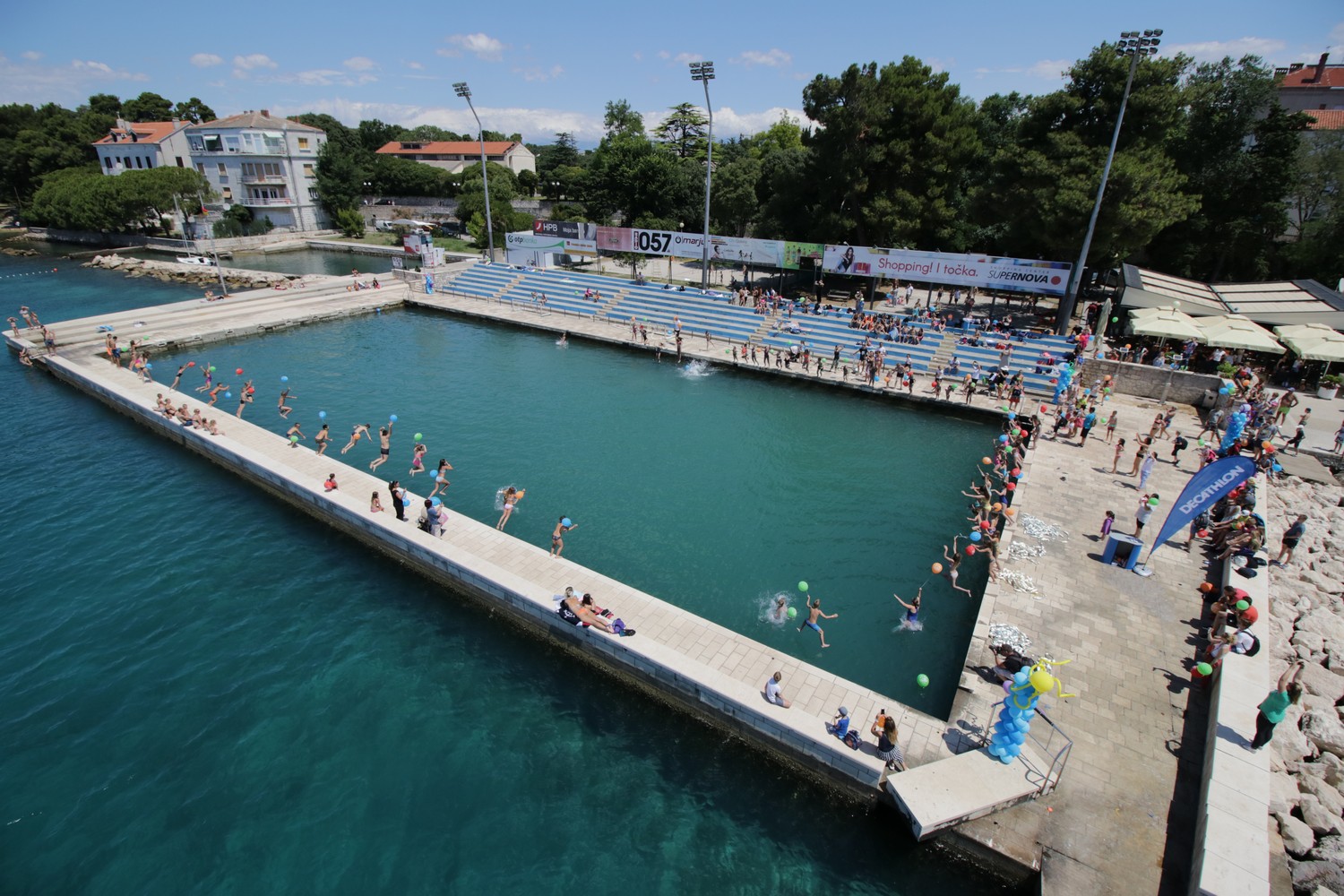 Bazen Kolovare: Meta feštica od balona i prvi Balloon jump Bazen Kolovare: Meta feštica od balona i prvi Balloon jump