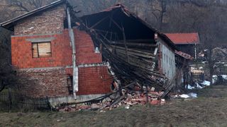 Hrvatska Kostajnica: u odronu stijene potpuno uništeno sedam kuća