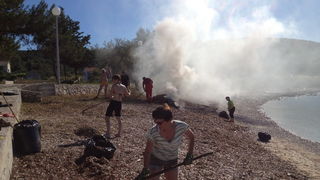 Premuda: Akcija čišćenja plaže “Zad crikve”, Foto: Ivana, Eva, Mia i Lea