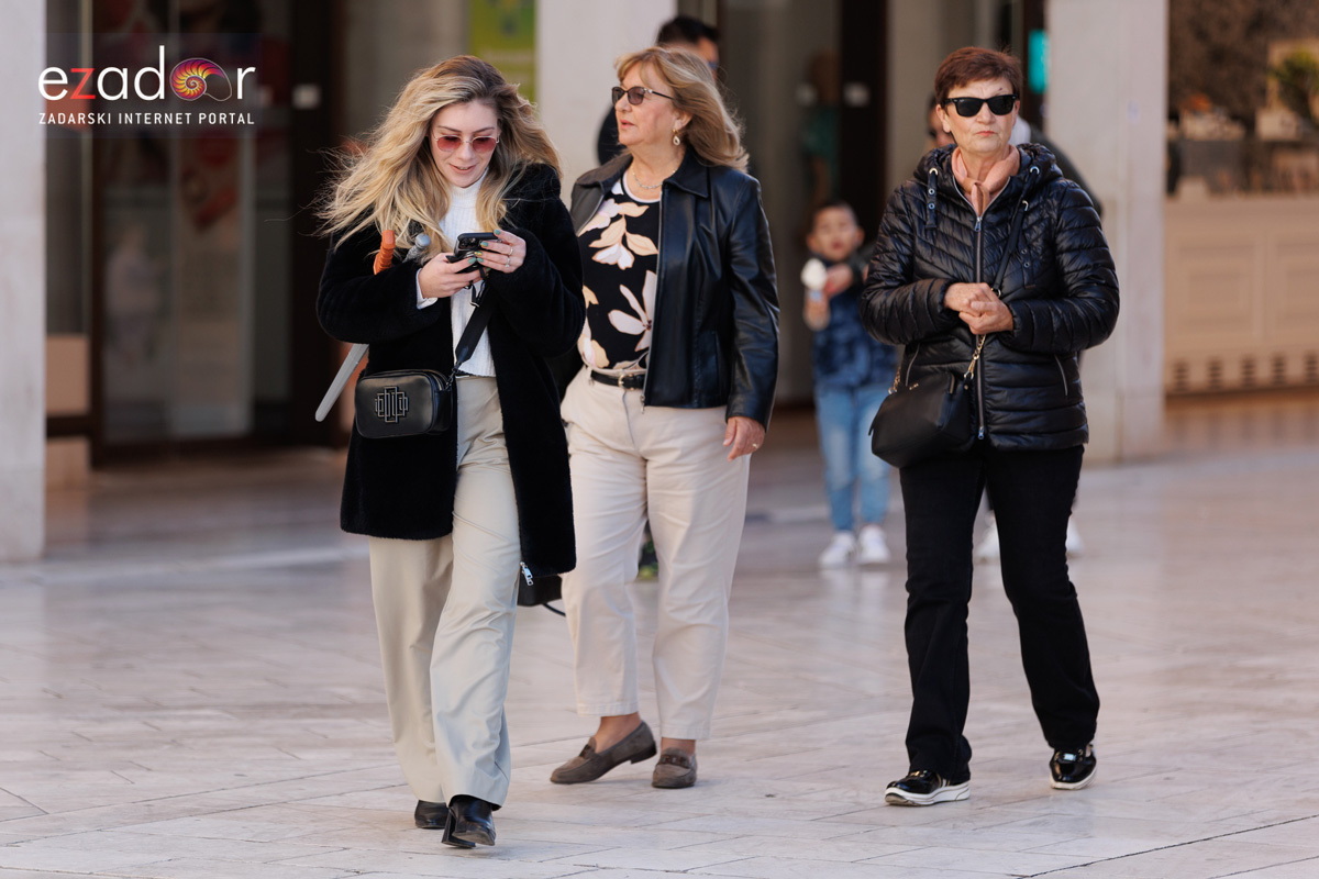 Đir po gradu, subotnja špica 18. studenog 2023. Đir po gradu, subotnja špica 18. studenog 2023.