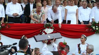 Slavodobitnik 302. Alke je Alen Poljak, od predsjednice dobio zlatni prsten s hrvatskim grbom