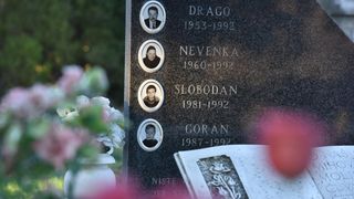 Ervenik: Obilježena 26. godišnjica stradanja obitelji Čengić