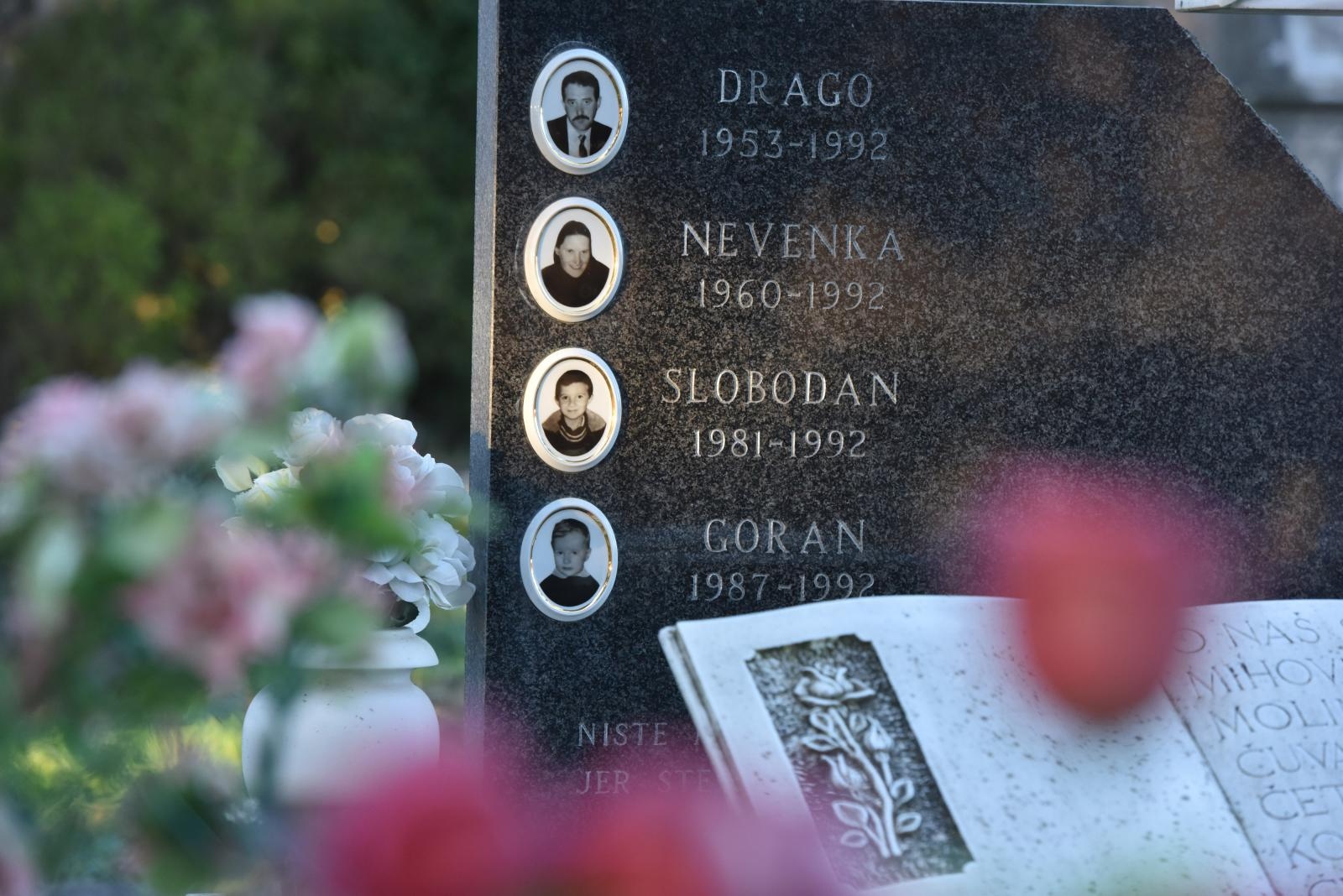 Ervenik: Obilježena 26. godišnjica stradanja obitelji Čengić