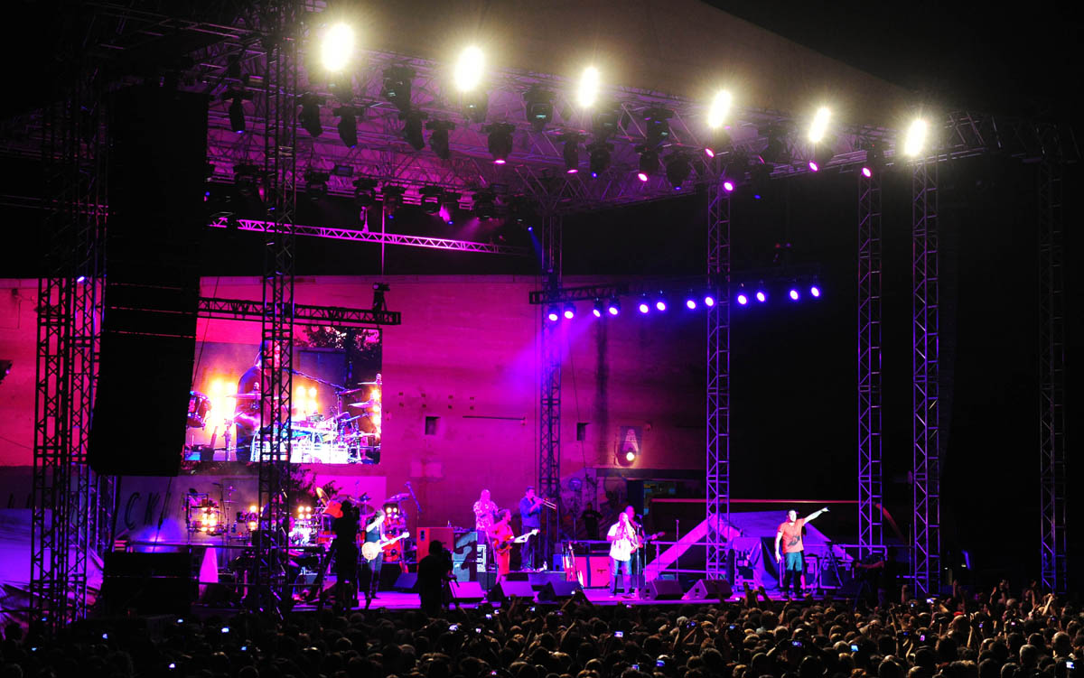 Zadar, 29.07.2013. snimio: Nenad Marčev 
Koncert Carlos Santana 
Prostor pored dvorane u Jazinama