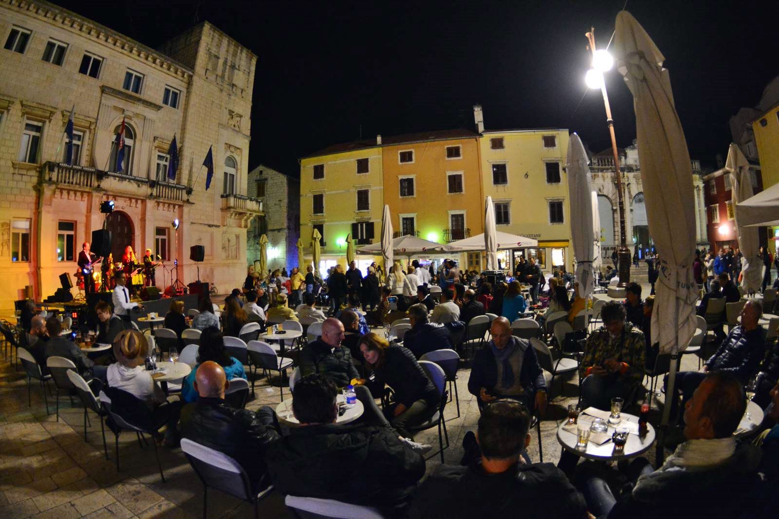 FIMBA After party na Narodnom trgu uz bend Songbusters FIMBA After party na Narodnom trgu uz bend Songbusters