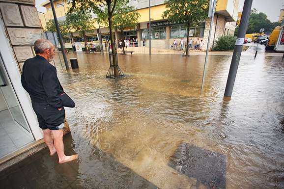 Poplavljena Relja 1. rujna 2012. (foto:Saša Čuka) Poplavljena Relja 1. rujna 2012. (foto:Saša Čuka)