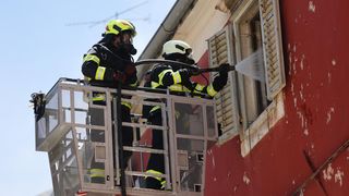 Veliki požar izbio u zgradi na Narodnom trgu Veliki požar izbio u zgradi na Narodnom trgu