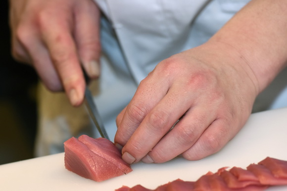 Tuna, Sushi & Wine Festival: Japanski masterchef Nakatsuji održao edukaciju pripreme tradicionalnih japanskih jela Tuna, Sushi & Wine Festival: Japanski masterchef Nakatsuji održao edukaciju pripreme tradicionalnih japanskih jela