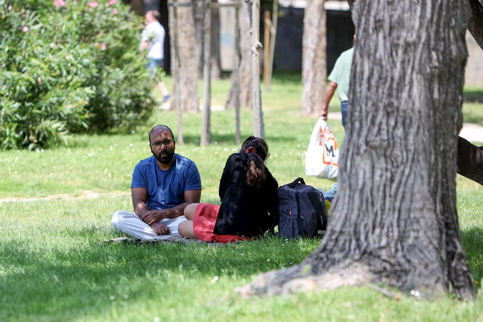 Sunčana nedjelja: Domaći i turisti na ulicama grada Sunčana nedjelja: Domaći i turisti na ulicama grada