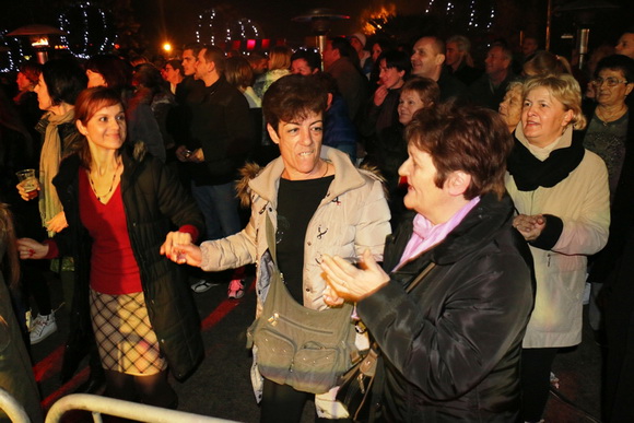 Vir: Božićna fešta uz Dražena Zečića Zeku Vir: Božićna fešta uz Dražena Zečića Zeku