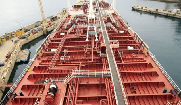 Rijeka, 251011.
U rijeckom brodogradilistu 3. maj danas je Tankerska plovidba Zadar preuzela tanker Vinjerac porinut krajem svibnja. Rijec je o drugom istovjetnom tankeru izgradjenom u 3. maju za zadarskog narucitelja. Sluzi za prijevoz nafte, naftnih pre