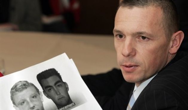 Borovec s fotorobotom policajaca (Foto: Srećko Niketić/CROPIX)