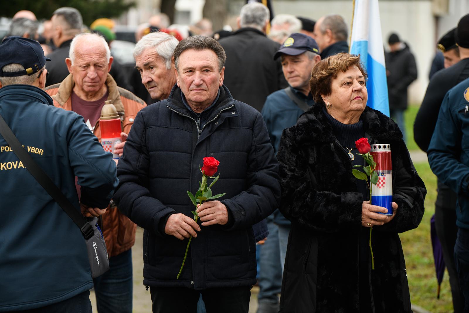 Zadar: Odavanje počasti kod spomenika hrvatskim braniteljima povodom obljetnice VRO Maslenica Zadar: Odavanje počasti kod spomenika hrvatskim braniteljima povodom obljetnice VRO Maslenica
