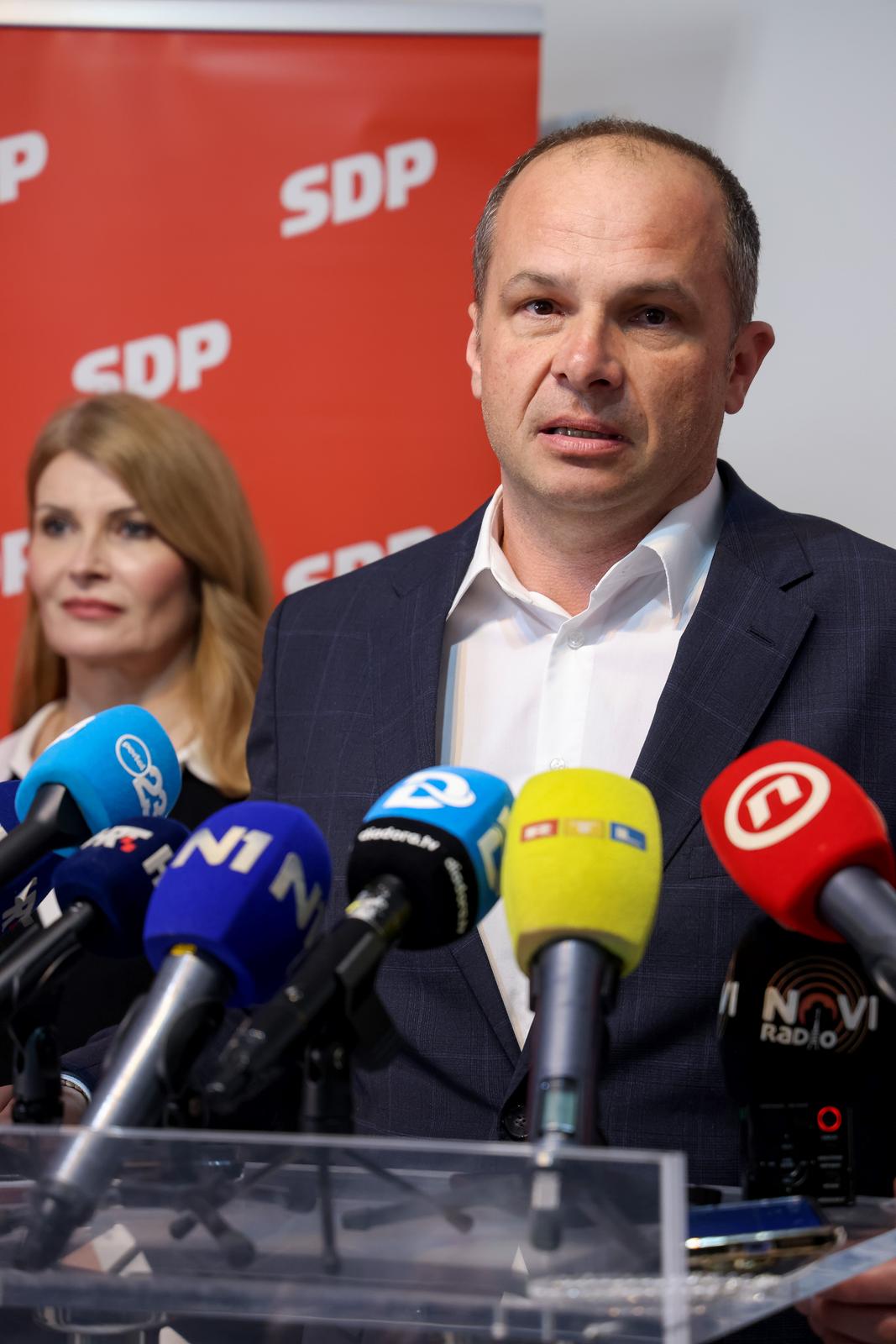 SDP predstavio kandidata za gradonačelnika, bit će to Daniel Radeta SDP predstavio kandidata za gradonačelnika, bit će to Daniel Radeta
