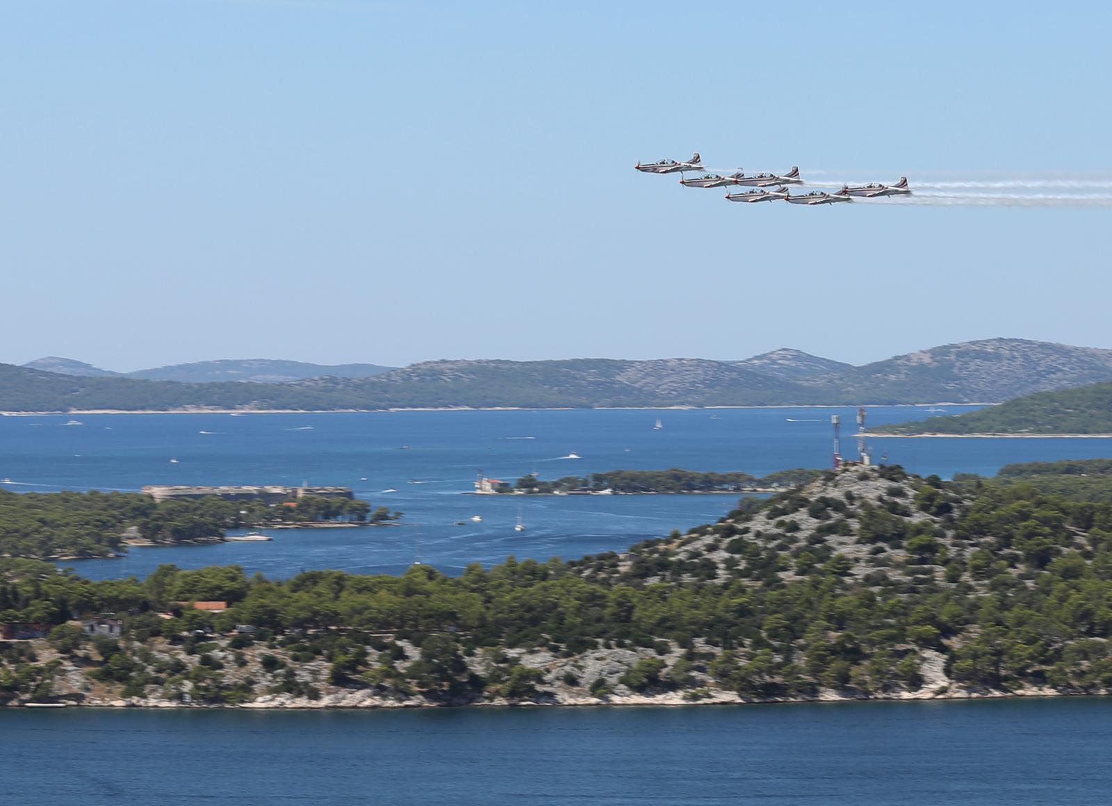 Krila Oluje slave 18. rođendan preletom preko 18 gradova na obali Krila Oluje slave 18. rođendan preletom preko 18 gradova na obali