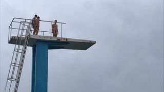 3, 2, 1: Trojica mladih Zadrana na Božić skočila sa skakaonice na bazenu 3, 2, 1: Trojica mladih Zadrana na Božić skočila sa skakaonice na bazenu