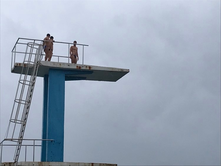 3, 2, 1: Trojica mladih Zadrana na Božić skočila sa skakaonice na bazenu 3, 2, 1: Trojica mladih Zadrana na Božić skočila sa skakaonice na bazenu