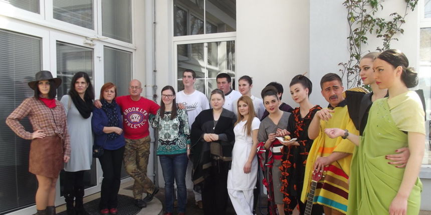 Tortilje, kiš, sushi, burgeri… svašta smo danas probali na happeningu pod nazivom ”Kao da sam tu” Tortilje, kiš, sushi, burgeri… svašta smo danas probali na happeningu pod nazivom ”Kao da sam tu”