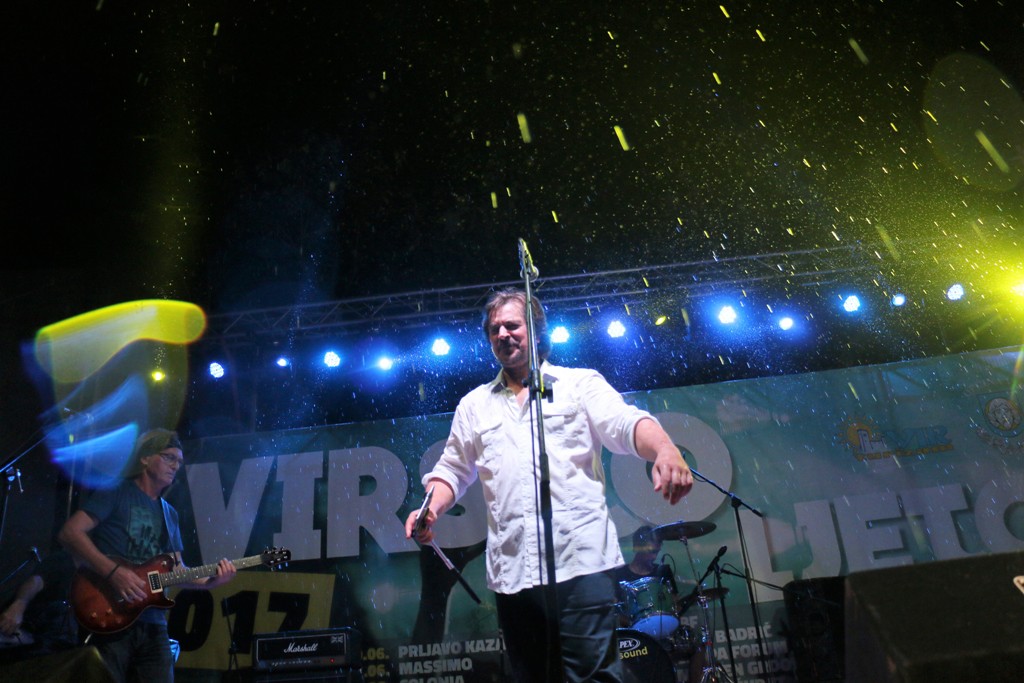 S Alenom Islamovićem po pljusku pjevalo šest tisuća Virana