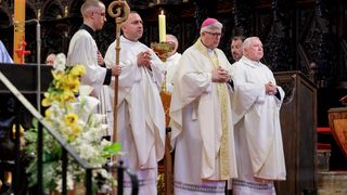 Nadbiskup Milan Zgrablić predvodio misu zadušnicu za Papu Franju Nadbiskup Milan Zgrablić predvodio misu zadušnicu za Papu Franju