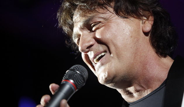 Pula, 040812.
Pop zvijezda Zdravko Colic odrzao je koncert u Areni , a kao gosce pjevale su klapa Teranke. U dobro popunjenoj Areni pojavila su se i mnoga poznata lica.
Foto: Srecko Niketic / CROPIX